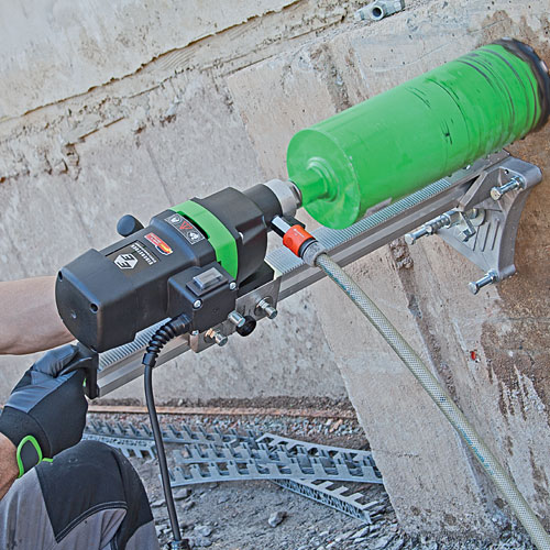 Thợ khoan cắt theo giờ